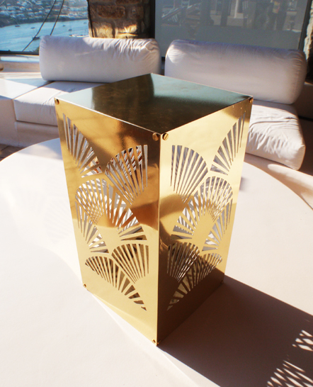 Decorative gold mirror candleholder