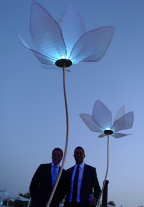 Διακόσμηση γάμου με φωτιστικά λουλούδια